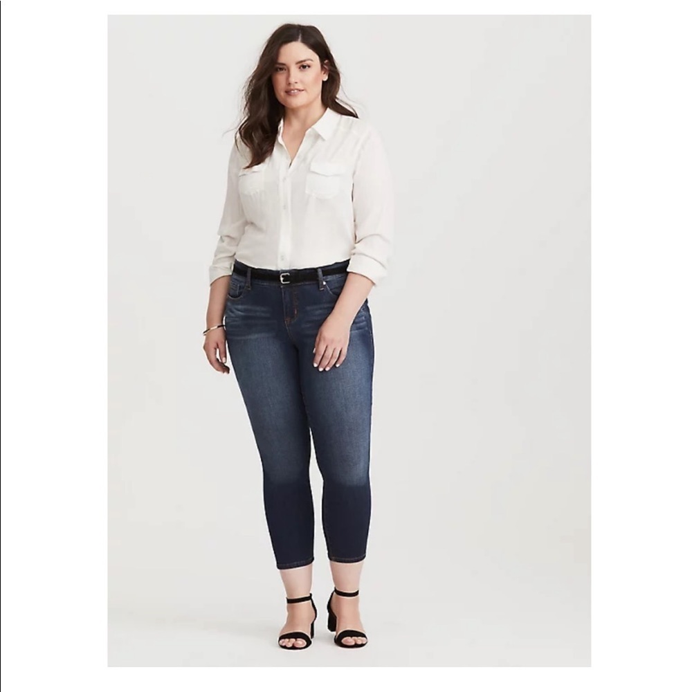 NWT TORRID CROP CLASSIC SKINNY JEAN -  DARK WASH